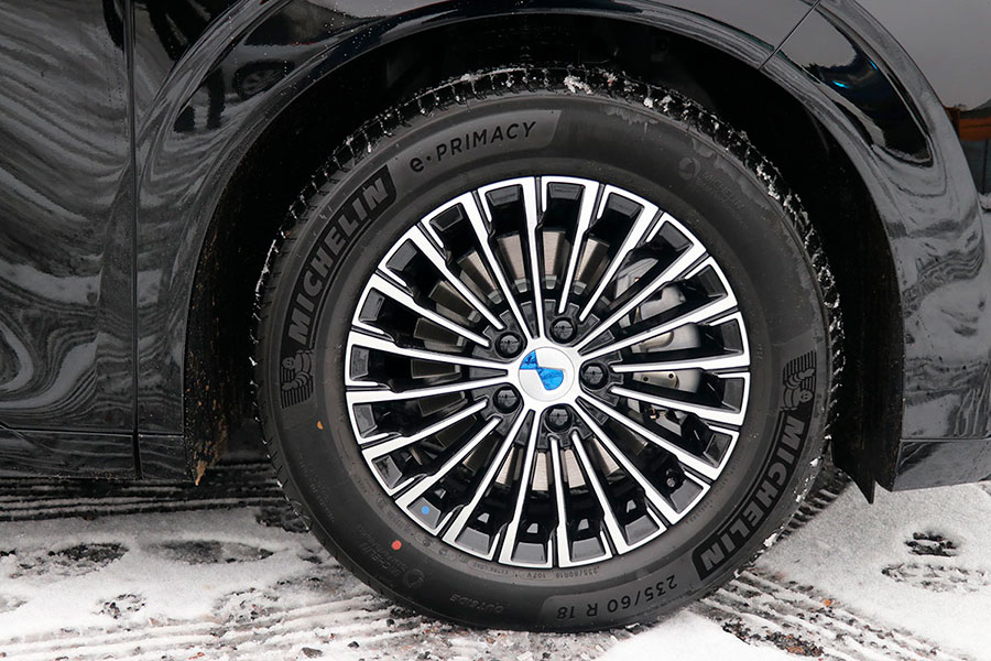 Тест-драйв Denza D9