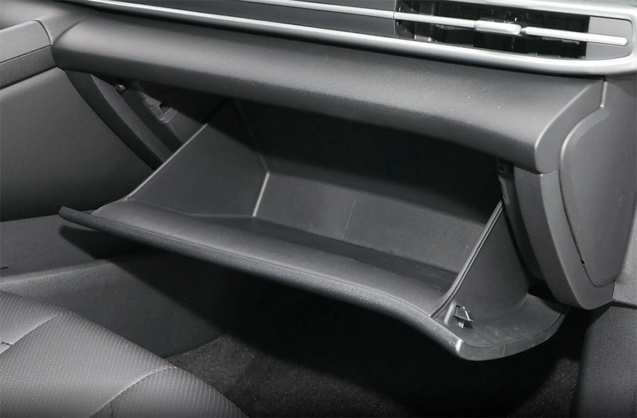 Hyundai-Elantra-LUX11